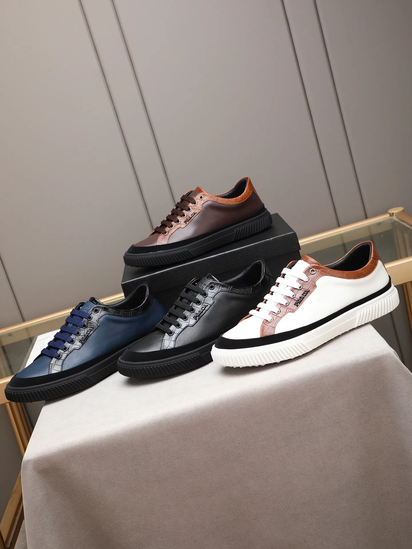 Men's shoes💰420💰 Brand: PRADA (Prada) Standard code: Men's code 38–44 (45 can be customized) Material: Original cowhide, breathable sheep lining Special outsole Style category: Men's fashionable casual sneakers Low-key luxury! Color: actual picture color